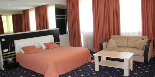 באקוריאני Hotel Villa Palace מראה חיצוני תמונה