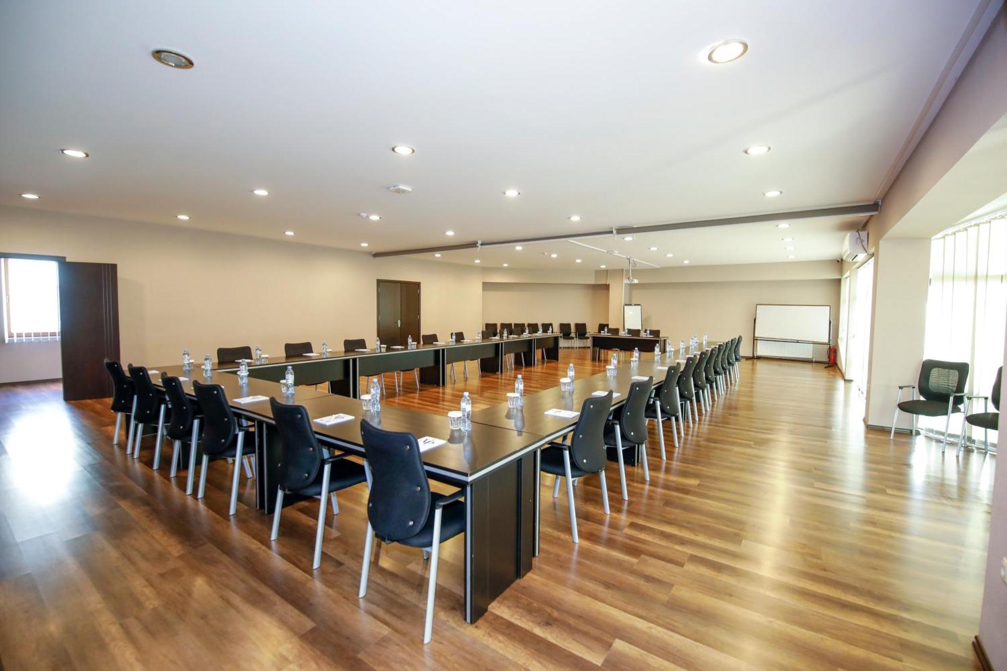 באקוריאני Hotel Villa Palace מראה חיצוני תמונה