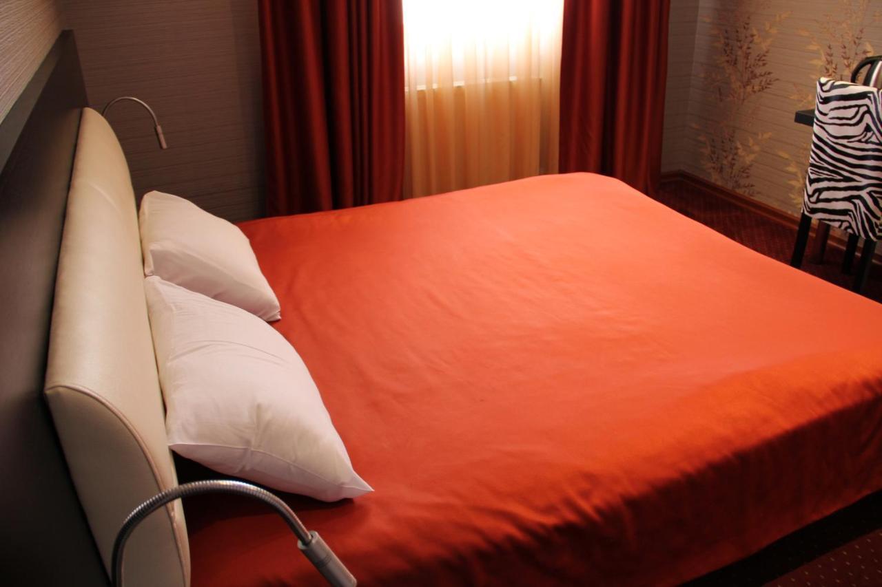 באקוריאני Hotel Villa Palace מראה חיצוני תמונה